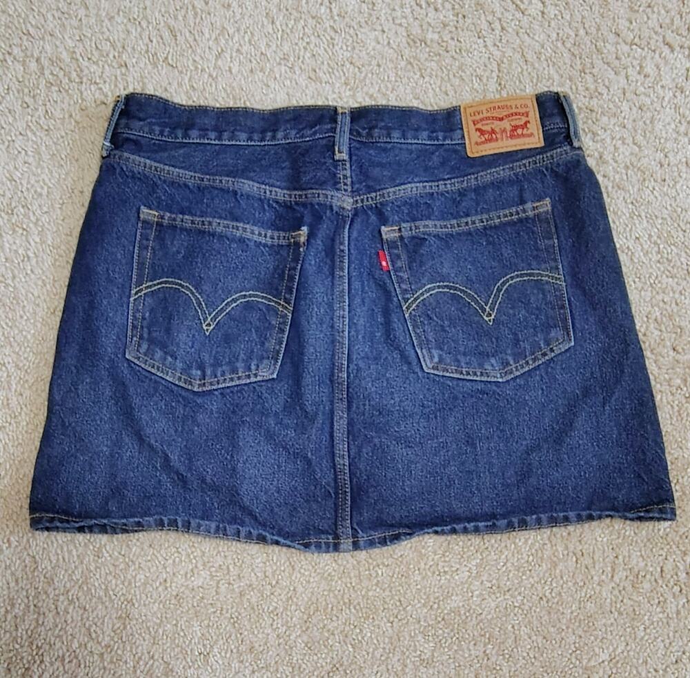 Levis Denim Skirt vintage Size 31